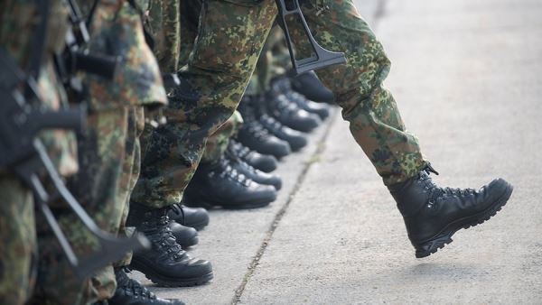 ФРГ выделит 15 тыс. военных для участия в силах быстрого реагирования НАТО<br />
