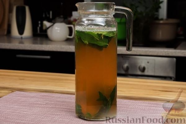 Холодный зелёный чай с лимоном и мёдом