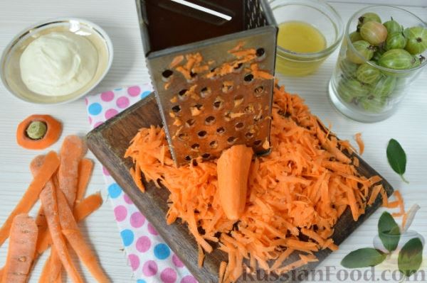 Салат из моркови и крыжовника
