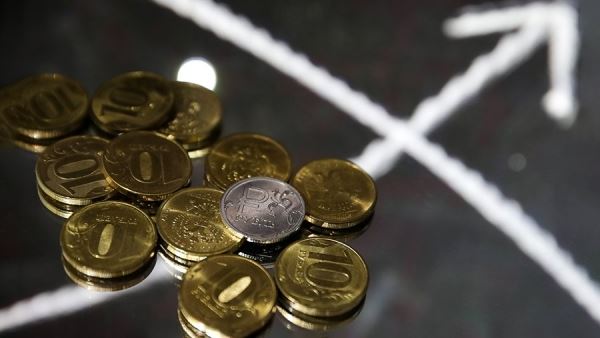 Финансисты спрогнозировали укрепление рубля в июле до 48 за доллар<br />
