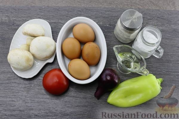 Яичница-болтунья с грибами, помидорами, сладким перцем и луком